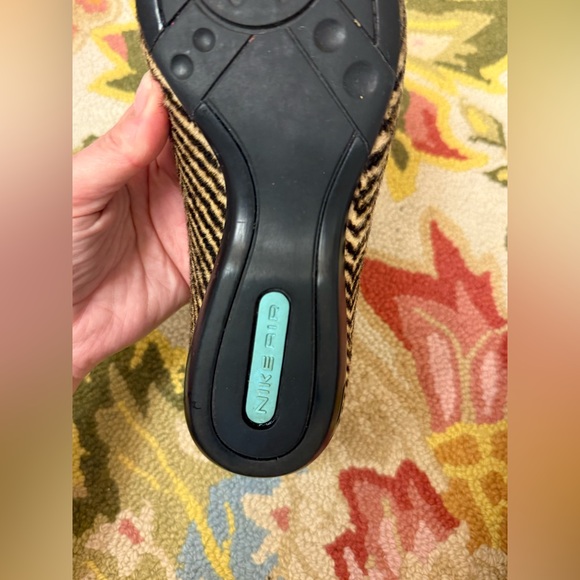 COLE HAAN X NIKE Limited Edition Calf Hair Pointed Toe Ballet Flats - Size 6 1/2 - Picture 13 of 16